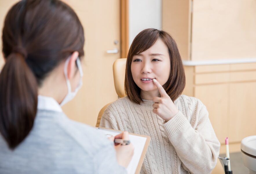 根管治療を前歯に行う場合の痛みと対処法、受診する目安など解説します